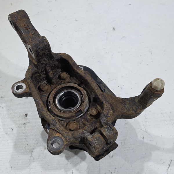 Поворотный кулак передний правый Nissan Teana 1 поколение (J31), 2003 - 2008