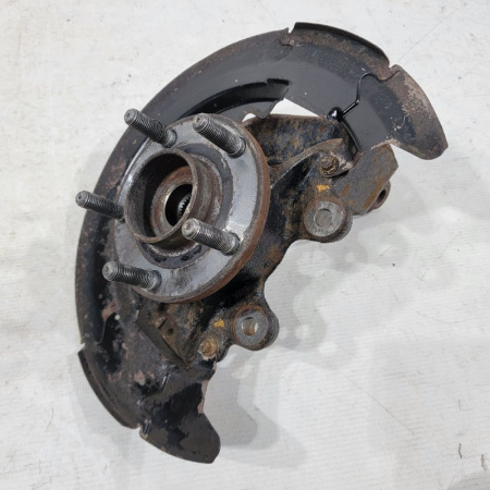 Поворотный кулак передний правый Volvo S40 2 поколение (MS), 2004 - 2012