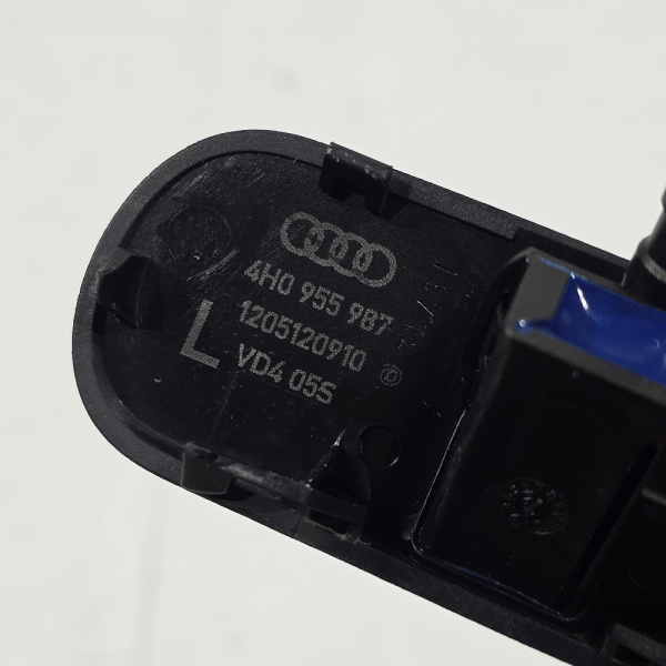 Форсунка омывателя лобового стекла Audi A8 3 поколение (D4), 2009 - 2017