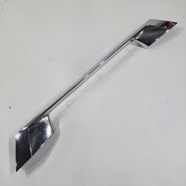 Накладка крышки багажника Toyota Alphard 1 поколение (H10), 2002 - 2008