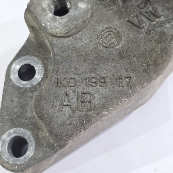 Кронштейн КПП Volkswagen Golf 5 поколение (MK5), 2003 - 2008