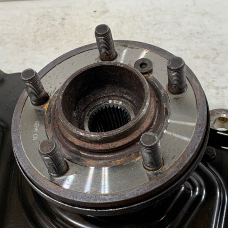 Поворотный кулак передний левый Land Rover Range Rover 3 поколение (L322), 2002 - 2012