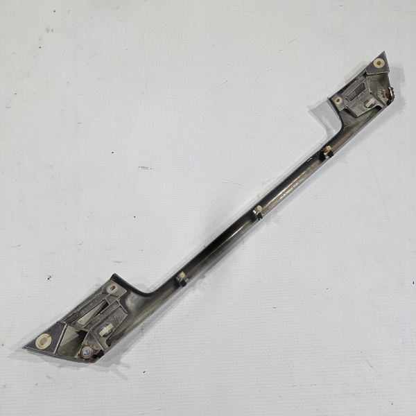 Накладка крышки багажника Toyota Alphard 1 поколение (H10), 2002 - 2008