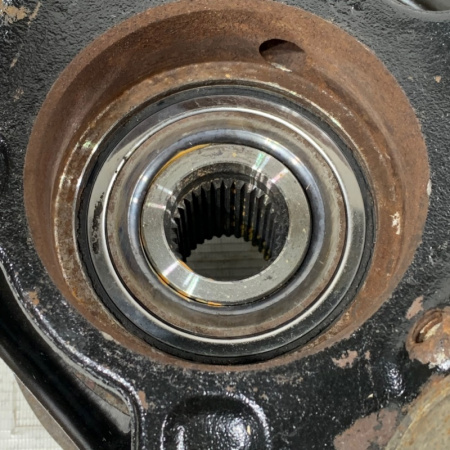 Поворотный кулак передний левый Land Rover Range Rover 3 поколение (L322), 2002 - 2012