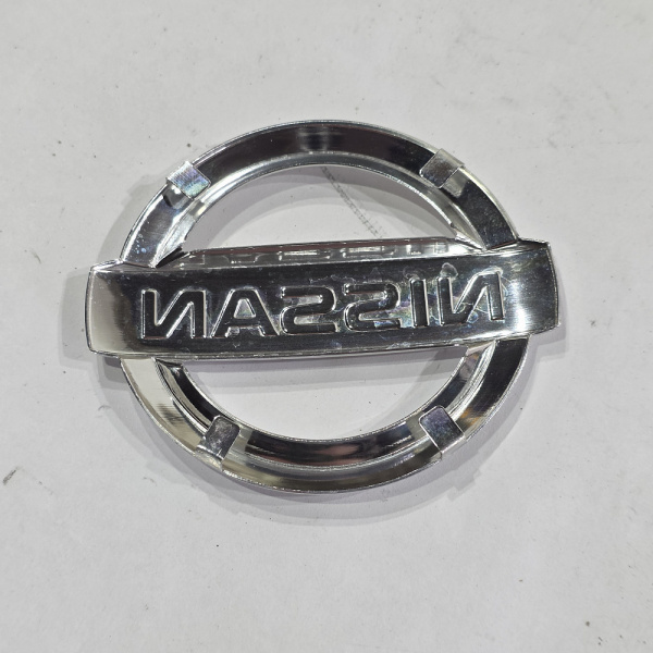 Эмблема Nissan Patrol 6 поколение (Y62), 2010 - 2017